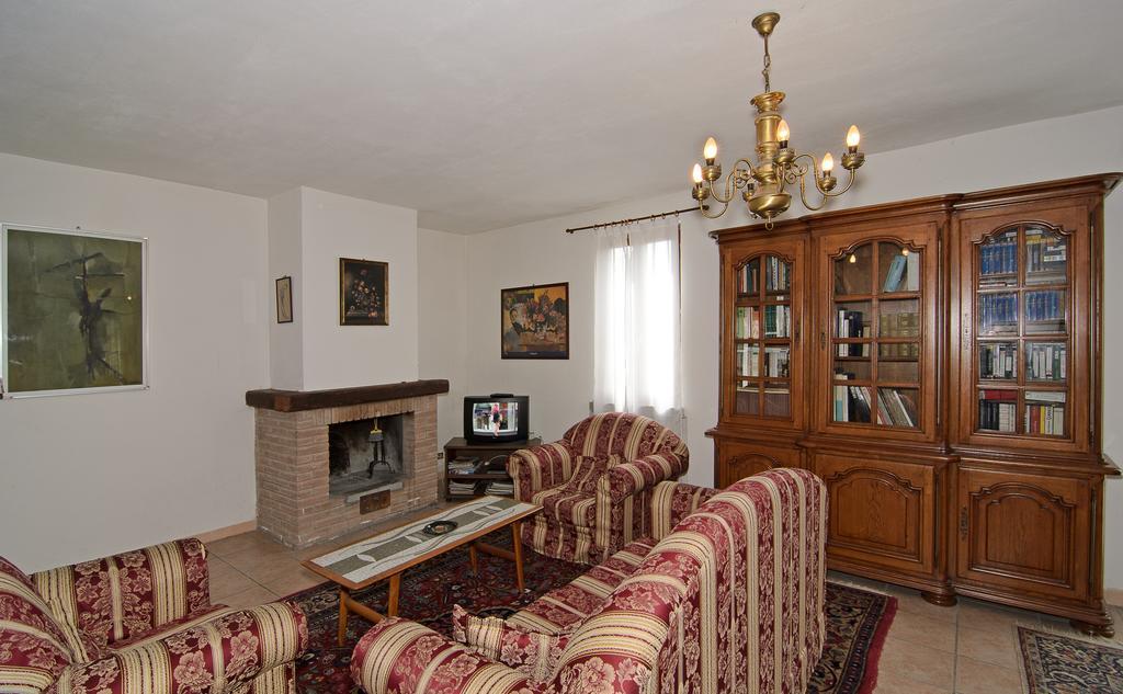 Podere"Sulle Soglie Del Bosco" Appartament And Rooms Pescia Room photo